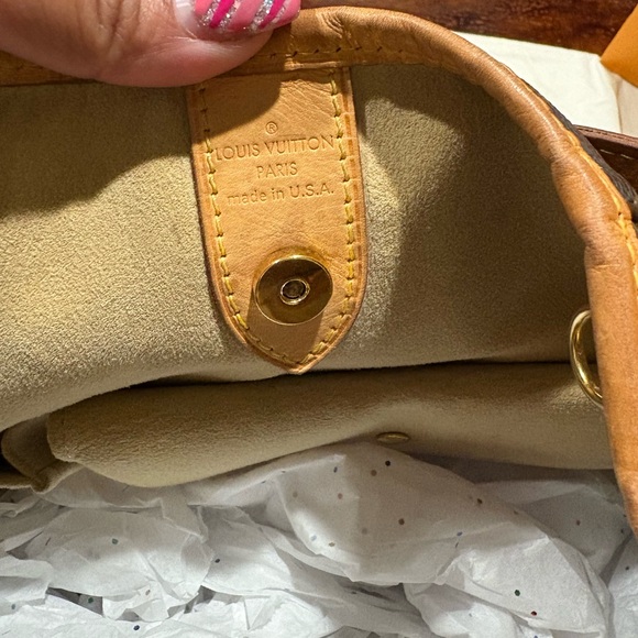 Louis Vuitton Galleria GM - Picture 7 of 11